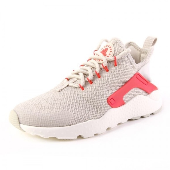 Nike Shoes - WOMEN’S NIKE AIR HUARACHE RUN ULTRA